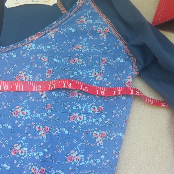 Crafty floral and blue shirt - Picture 4 of 7